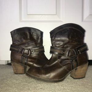 Dingo brown leather boots